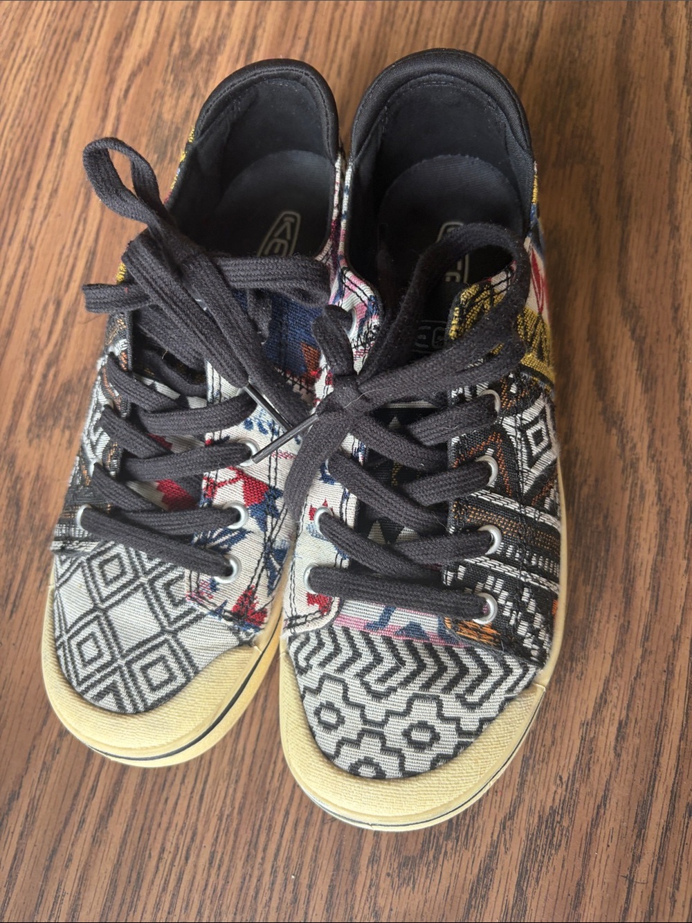 Keen Aztec Geometric Designed Fashion Sneakers size 7